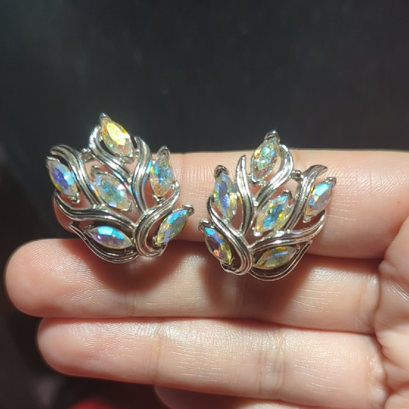 Crown Trifari Clip On Earrings - Picture 1 of 4